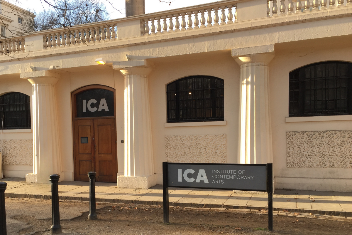 ICA exterior