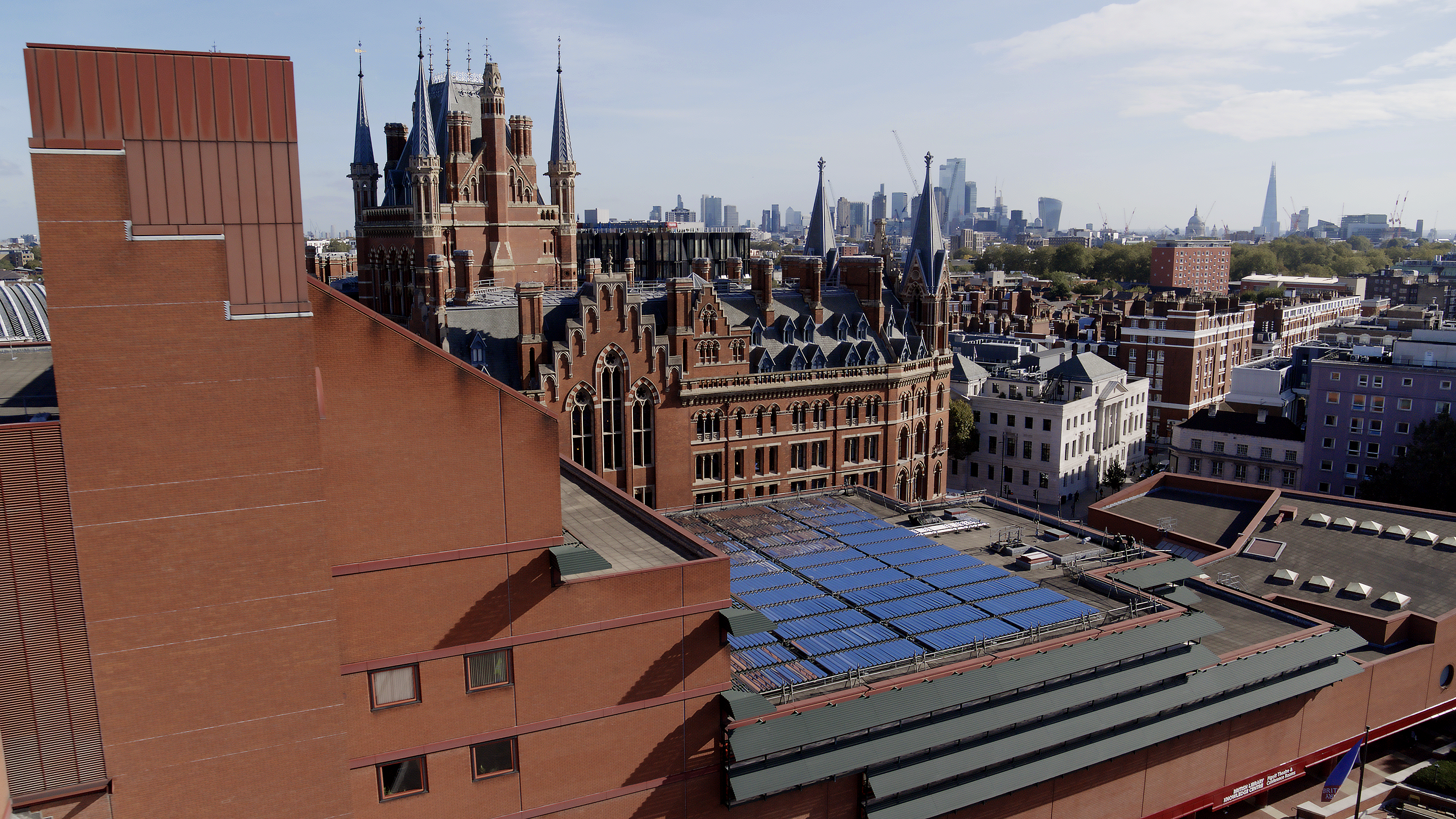 Spanning an area of 712.5m2, the 950 panels are thought to comprise the UK's largest roof-mounted solar heat and power system.