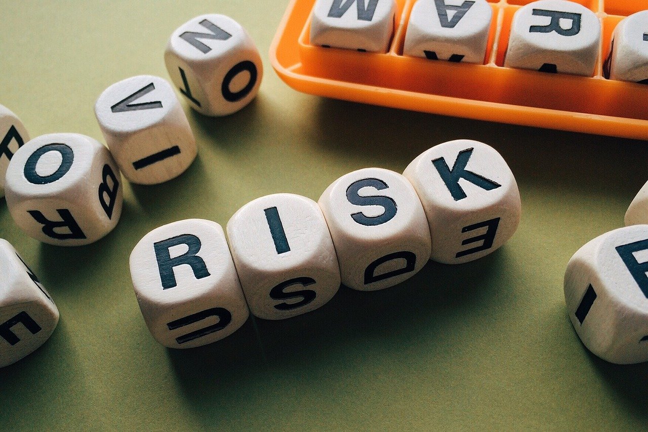 Dice displaying the word 'risk'